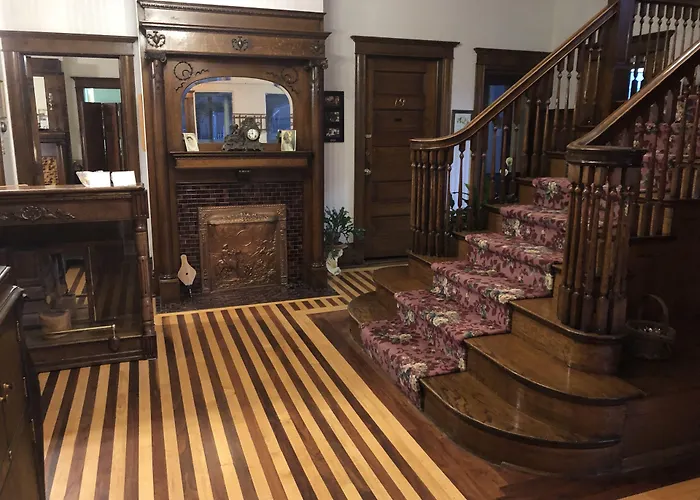 Mansion House Motel 3*