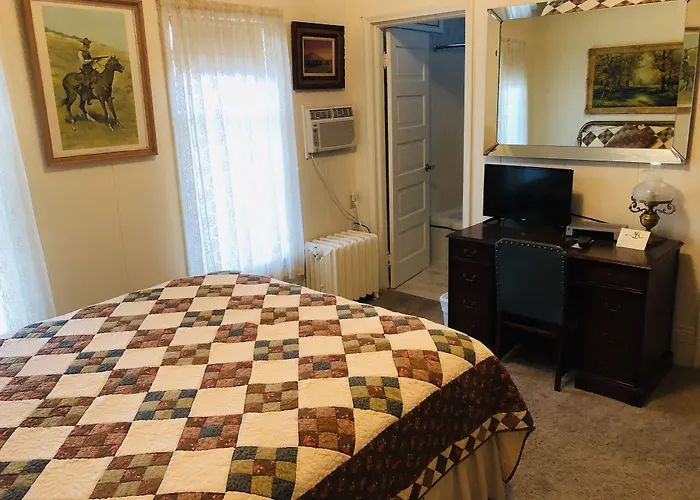 Mansion House Motel 3*