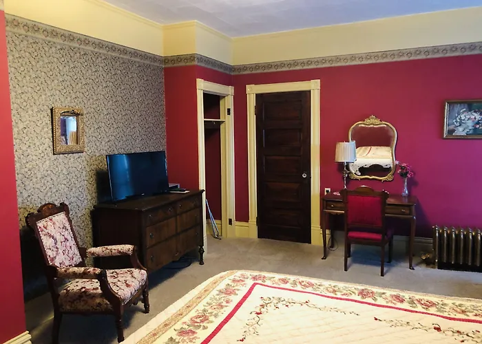 Mansion House Motel 3*